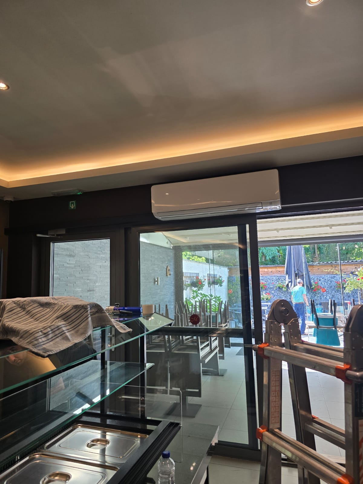 Airco binnenunit in een horecazaak